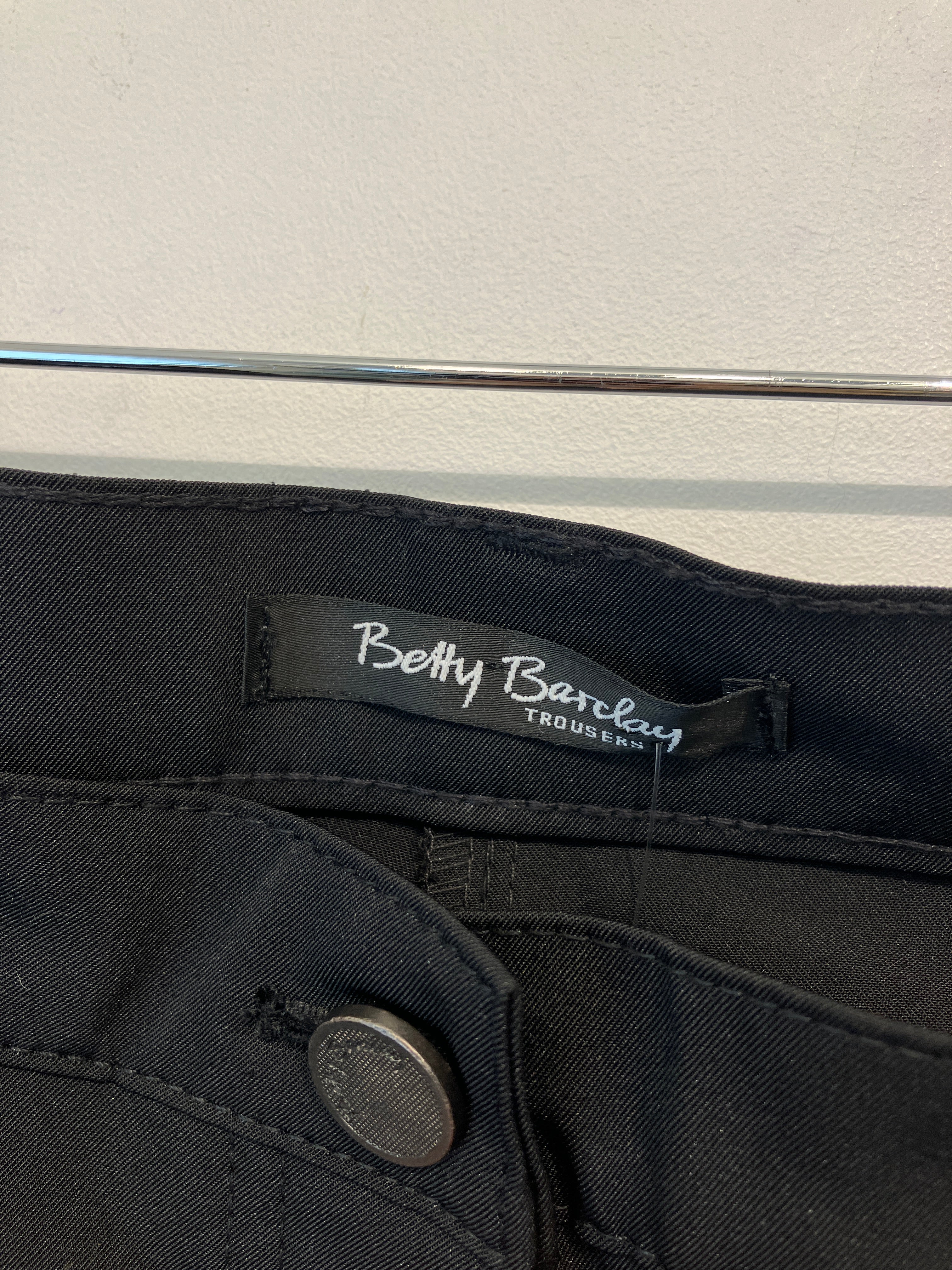 Betty Barclay Bukser